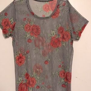 Size 3x I would say more of a size 2x  see thru short sleeve blouse